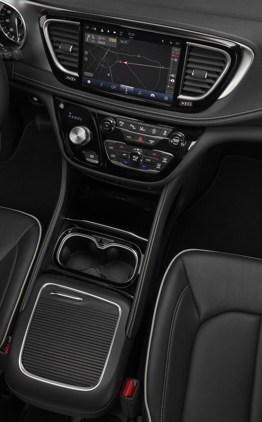 Детали интерьера Chrysler Pacifica Limited S Appearance Package AWD (RU) 2020 года  (фото 37 из 70)